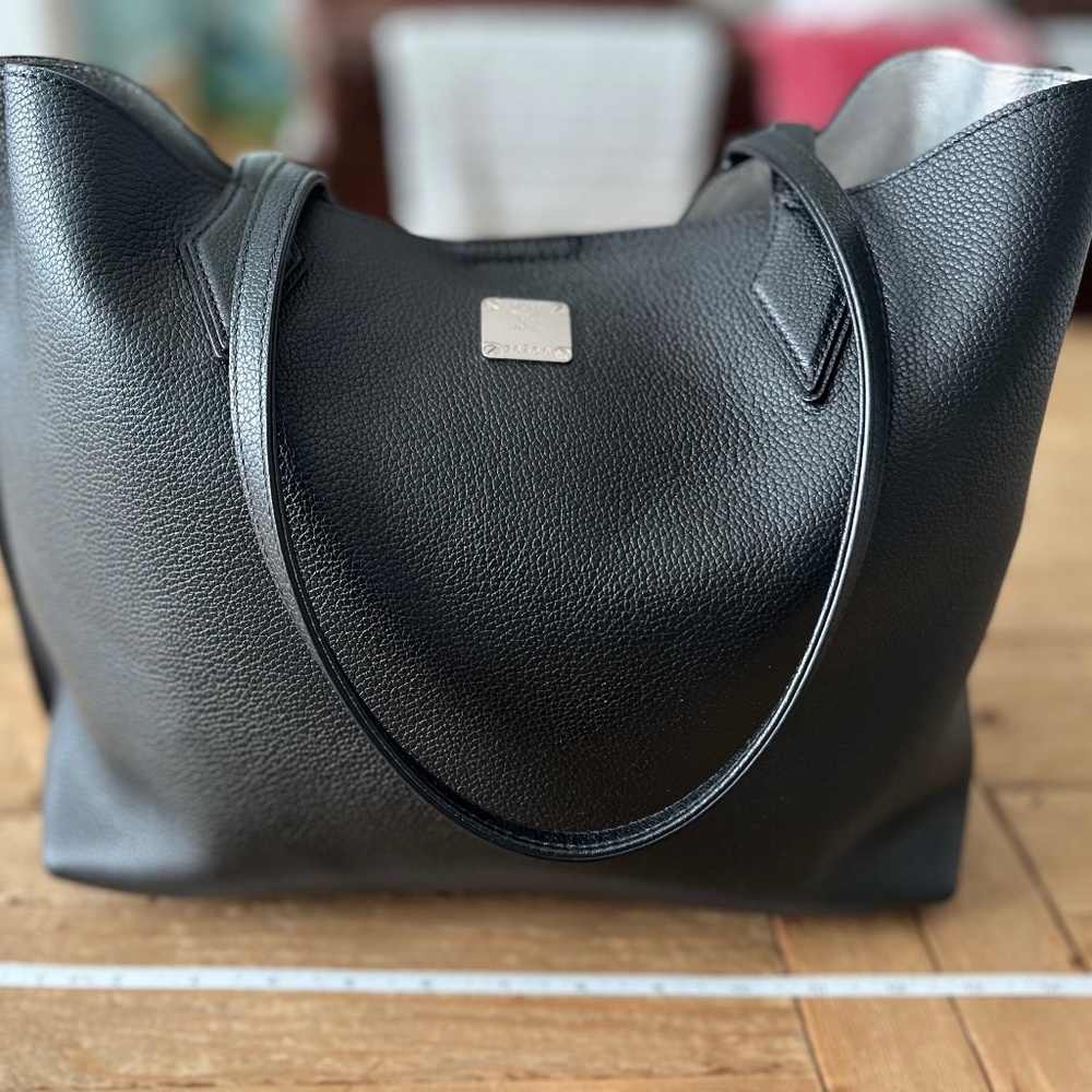 MCM Women’s Yaris Shopper in Black Leather